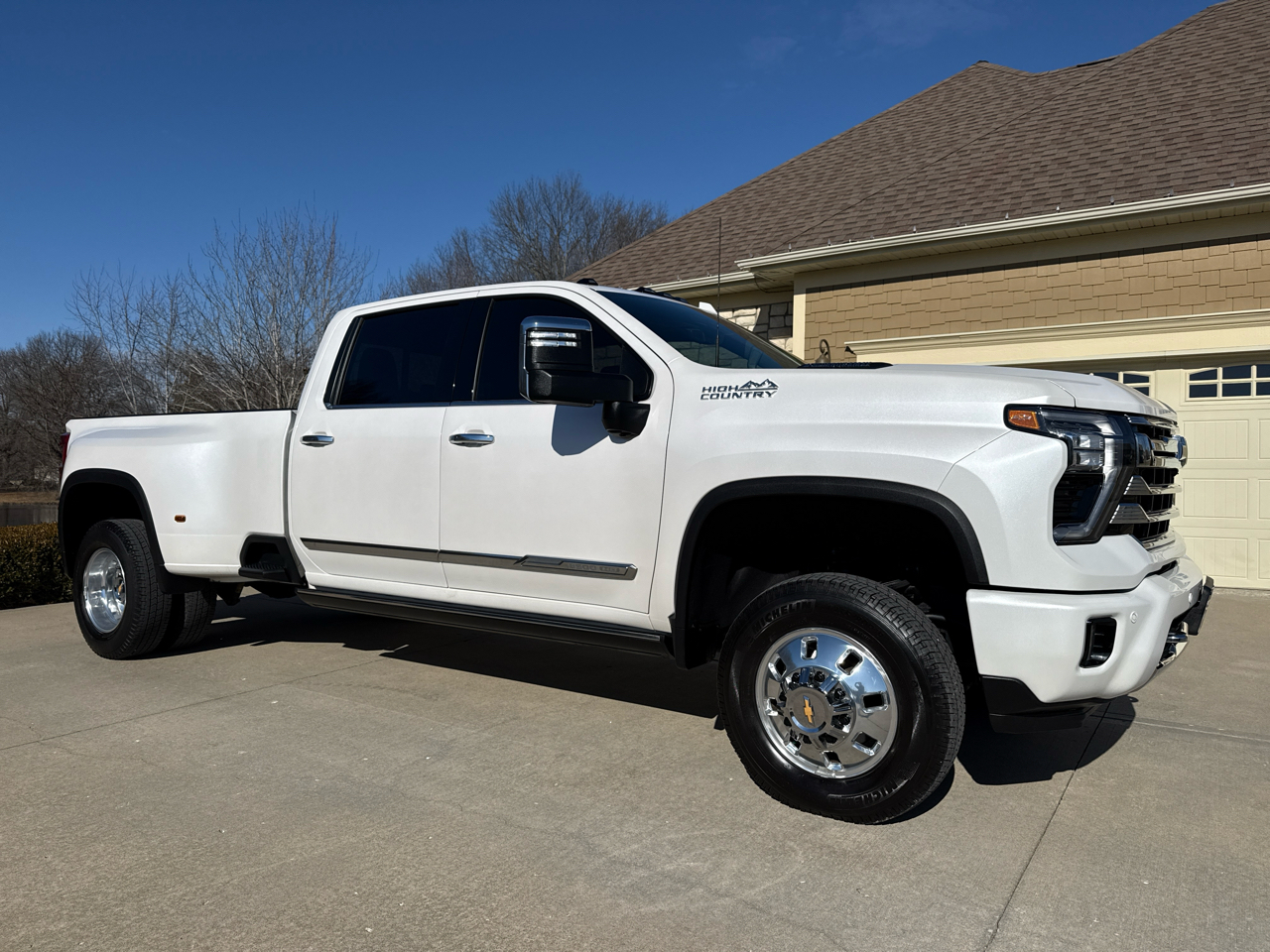 Chevrolet Silverado 3500HD 4WD Crew Cab 172" High Country 2025