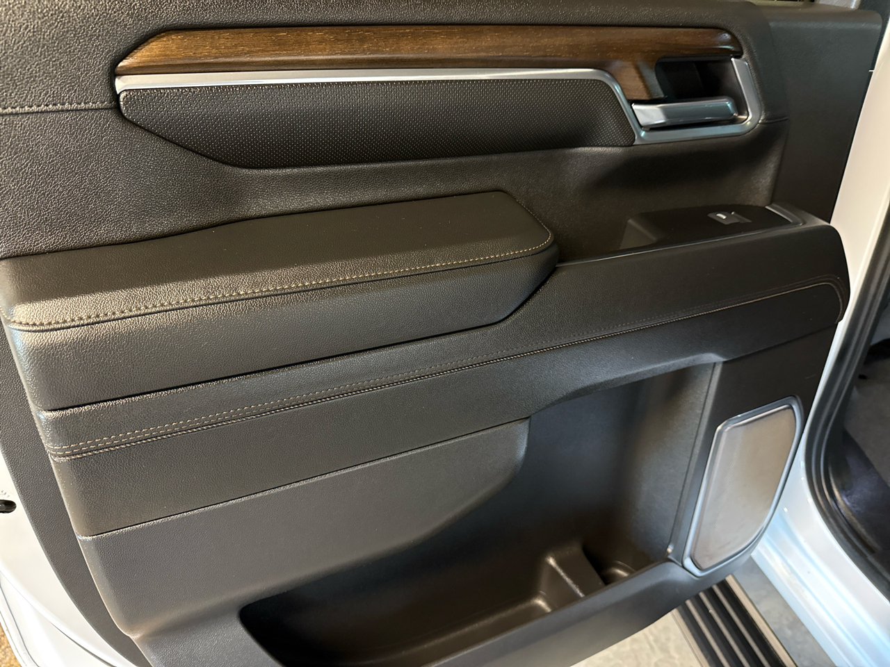 Chevrolet Silverado 3500HD 4WD Crew Cab 172" High Country 2025