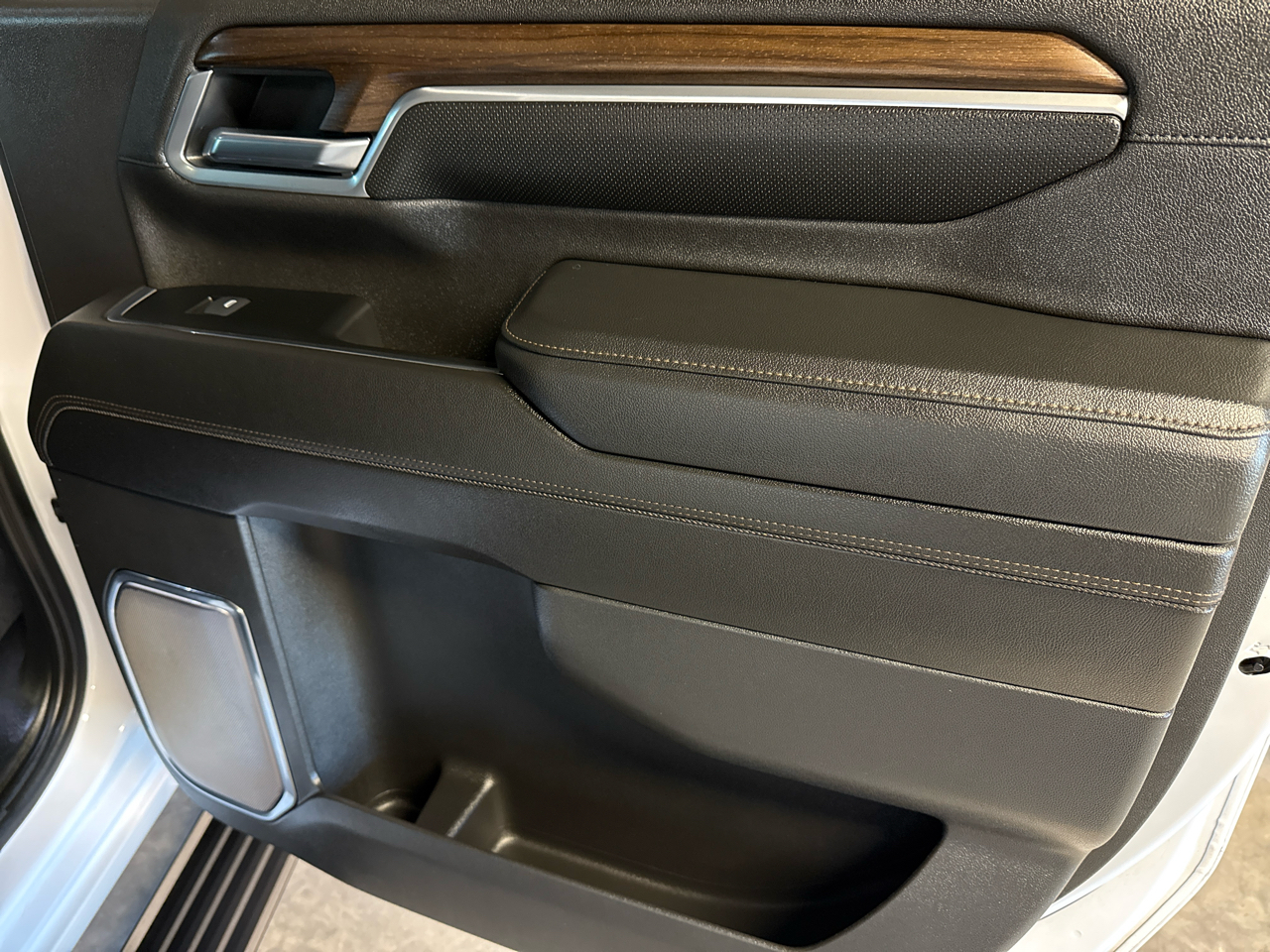 Chevrolet Silverado 3500HD 4WD Crew Cab 172" High Country 2025