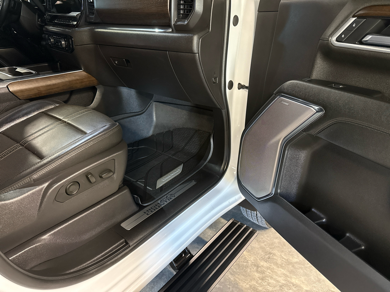 Chevrolet Silverado 3500HD 4WD Crew Cab 172" High Country 2025