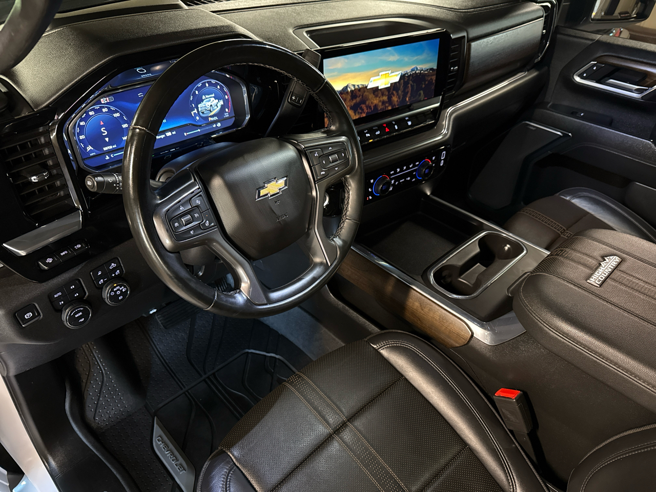 Chevrolet Silverado 3500HD 4WD Crew Cab 172" High Country 2025