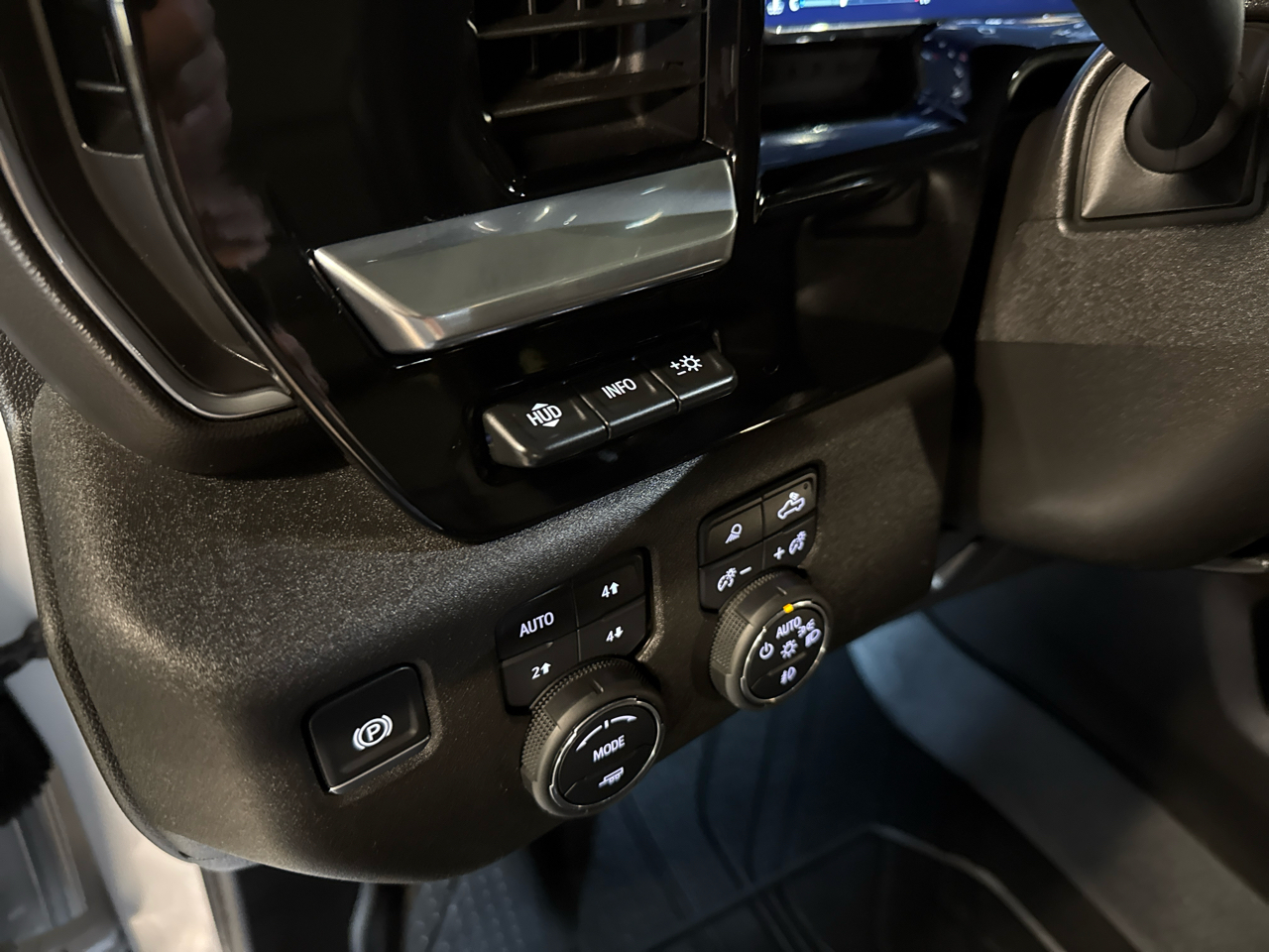 Chevrolet Silverado 3500HD 4WD Crew Cab 172" High Country 2025