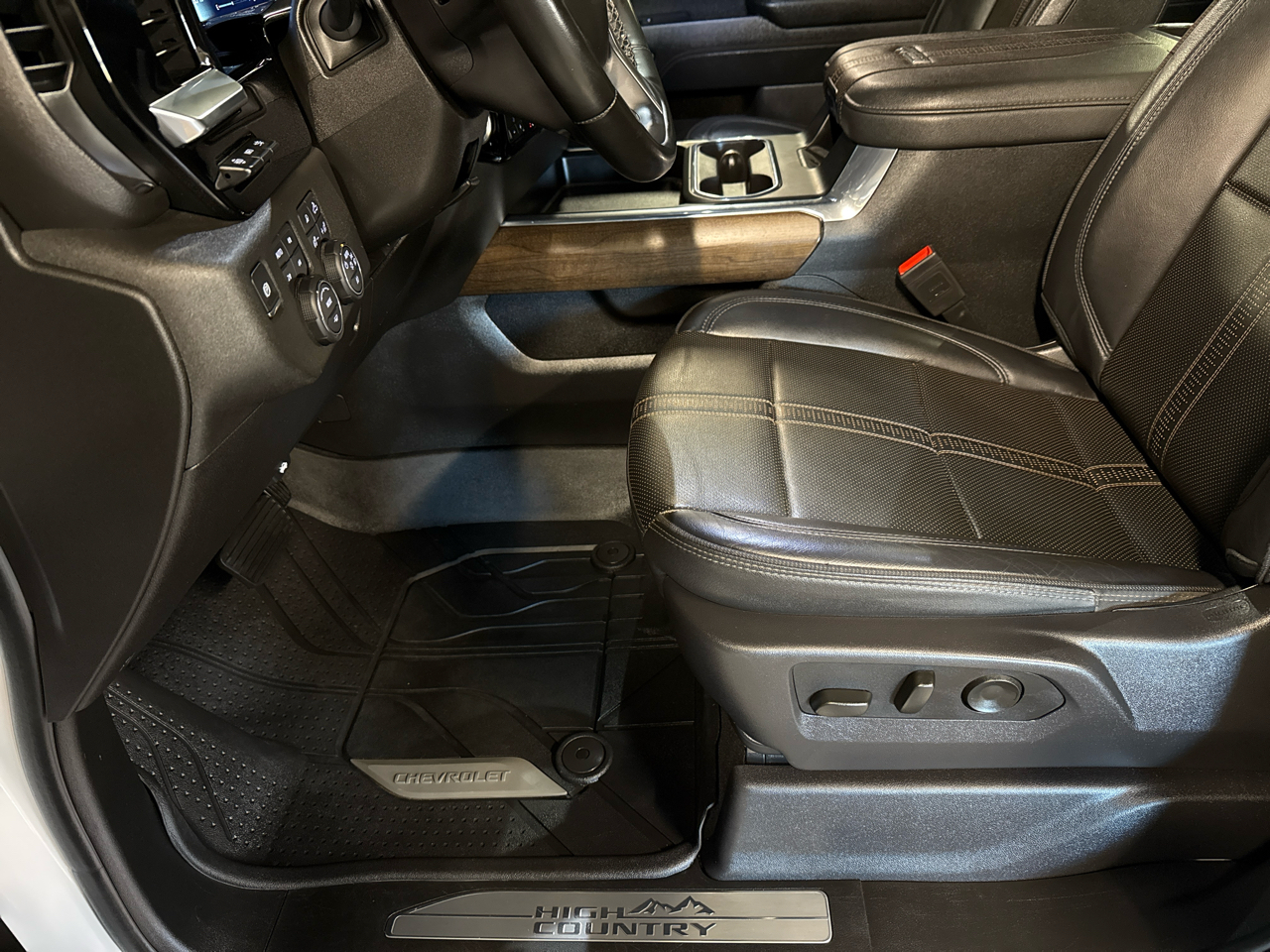 Chevrolet Silverado 3500HD 4WD Crew Cab 172" High Country 2025