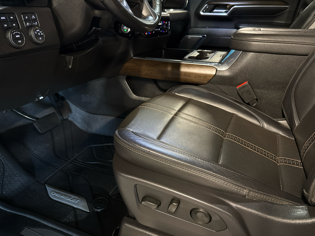 Chevrolet Silverado 3500HD 4WD Crew Cab 172" High Country 2025