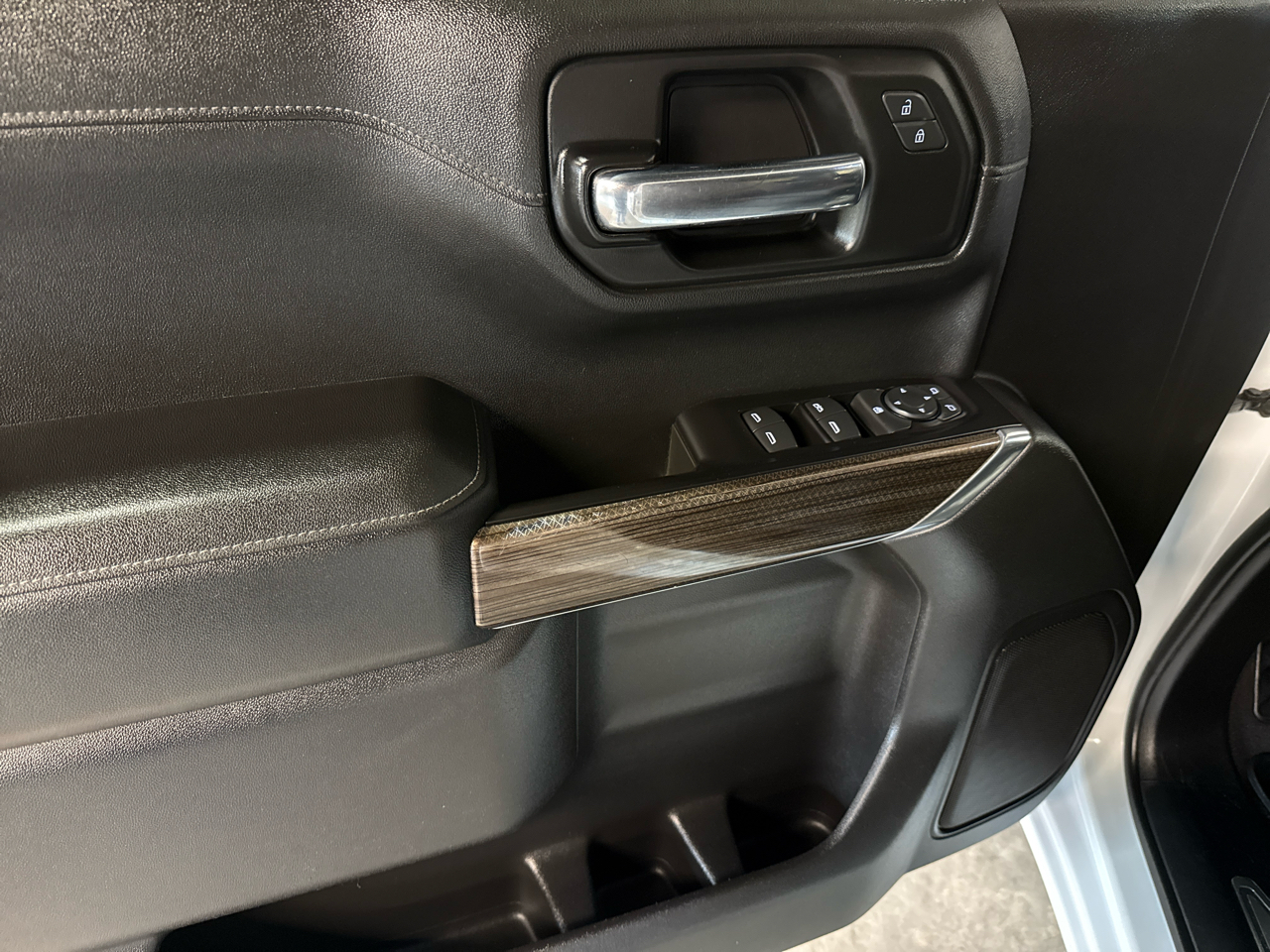 Chevrolet Silverado 1500 4WD Crew Cab 147" LT 2020