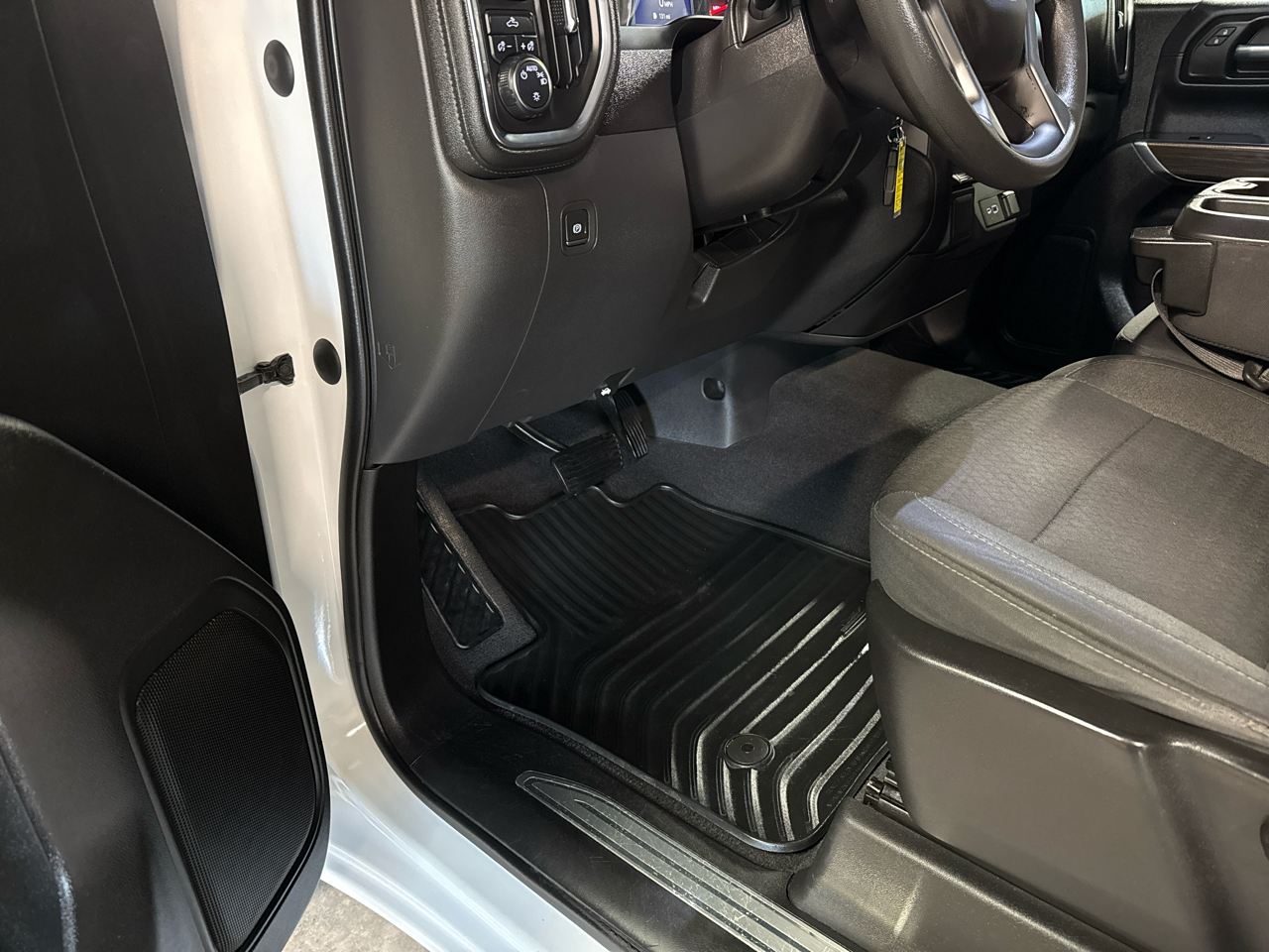 Chevrolet Silverado 1500 4WD Crew Cab 147" LT 2020