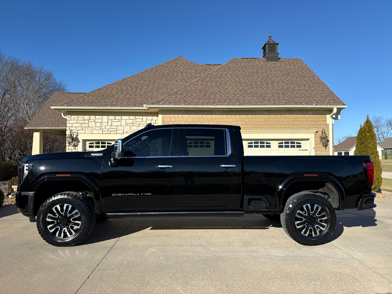GMC Sierra 2500HD Denali Ultimate Crew Cab 4WD 2024