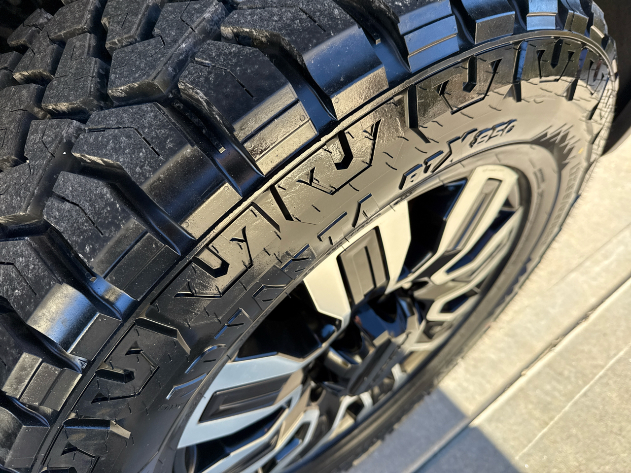 GMC Sierra 2500HD Denali Ultimate Crew Cab 4WD 2024