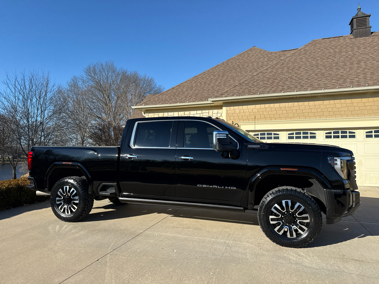 GMC Sierra 2500HD Denali Ultimate Crew Cab 4WD 2024