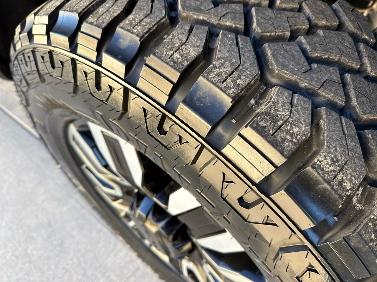 GMC Sierra 2500HD Denali Ultimate Crew Cab 4WD 2024