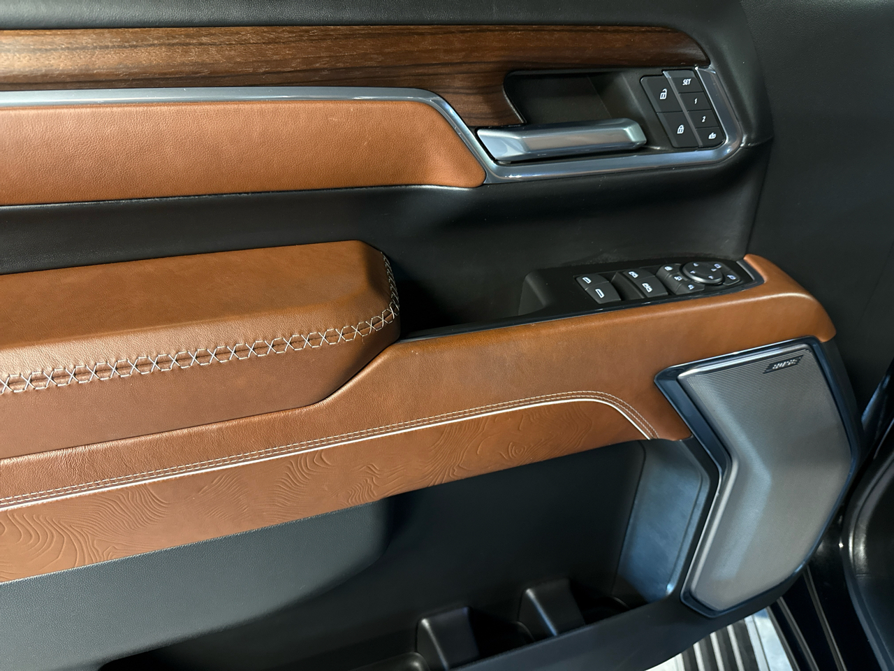 GMC Sierra 2500HD Denali Ultimate Crew Cab 4WD 2024