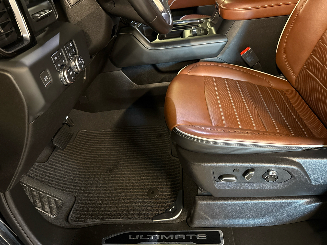 GMC Sierra 2500HD Denali Ultimate Crew Cab 4WD 2024