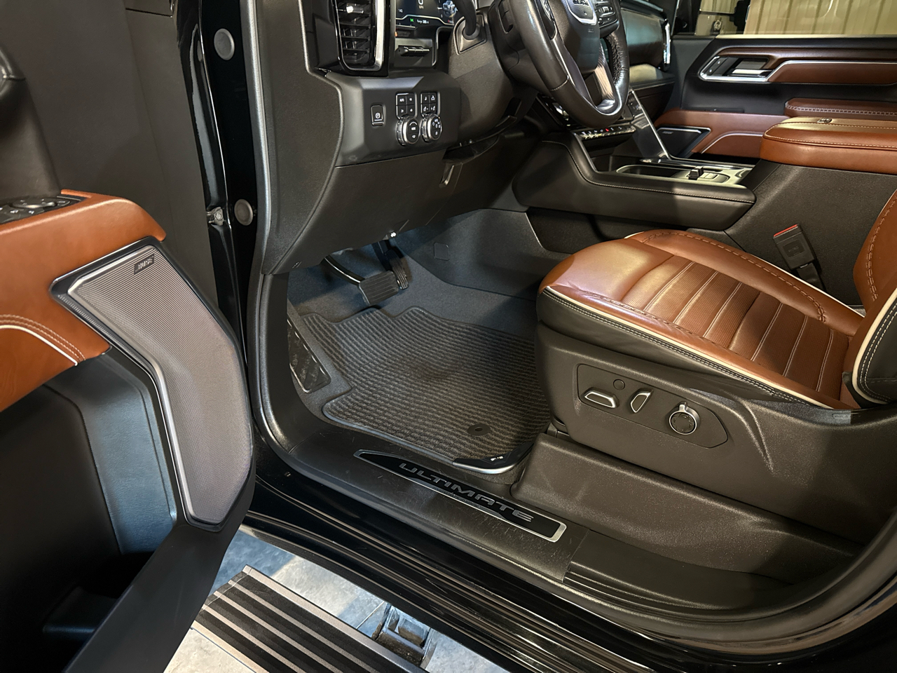 GMC Sierra 2500HD Denali Ultimate Crew Cab 4WD 2024