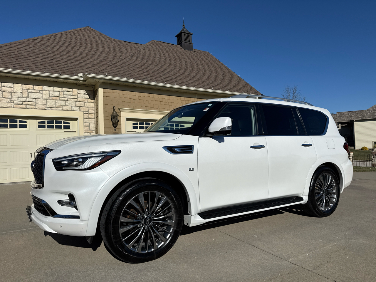 Infiniti QX80 LUXE AWD 2019