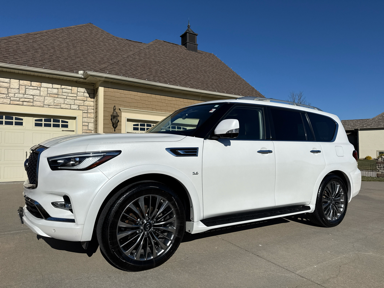 Infiniti QX80 LUXE AWD 2019