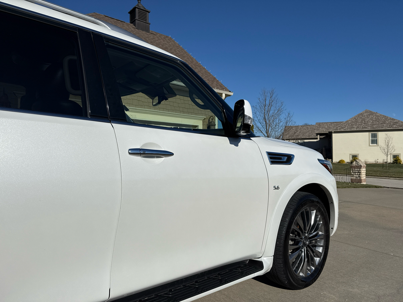 Infiniti QX80 LUXE AWD 2019