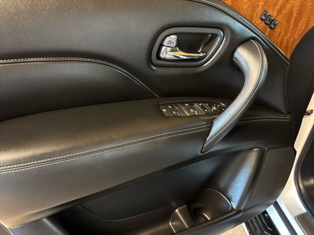 Infiniti QX80 LUXE AWD 2019