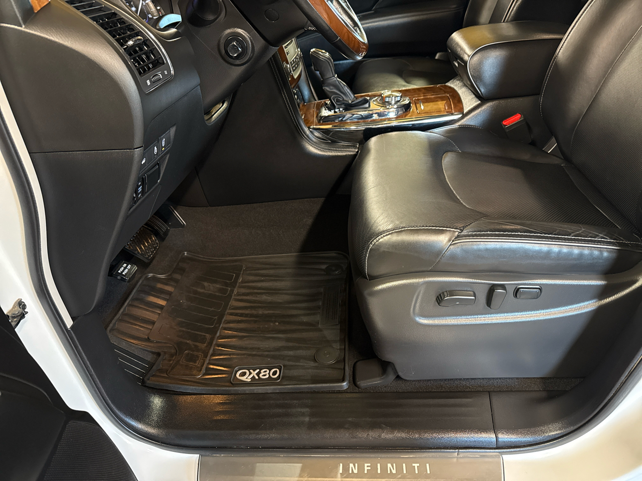 Infiniti QX80 LUXE AWD 2019