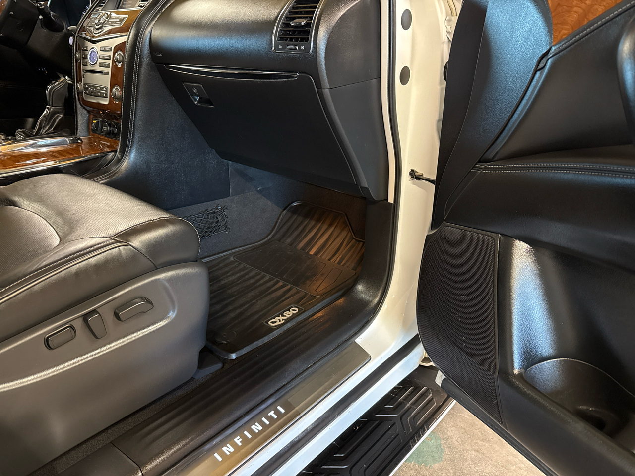 Infiniti QX80 LUXE AWD 2019