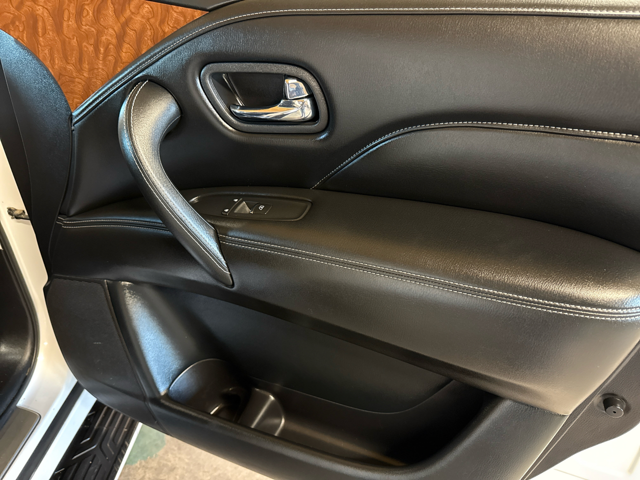 Infiniti QX80 LUXE AWD 2019