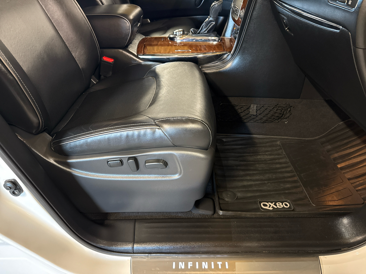 Infiniti QX80 LUXE AWD 2019