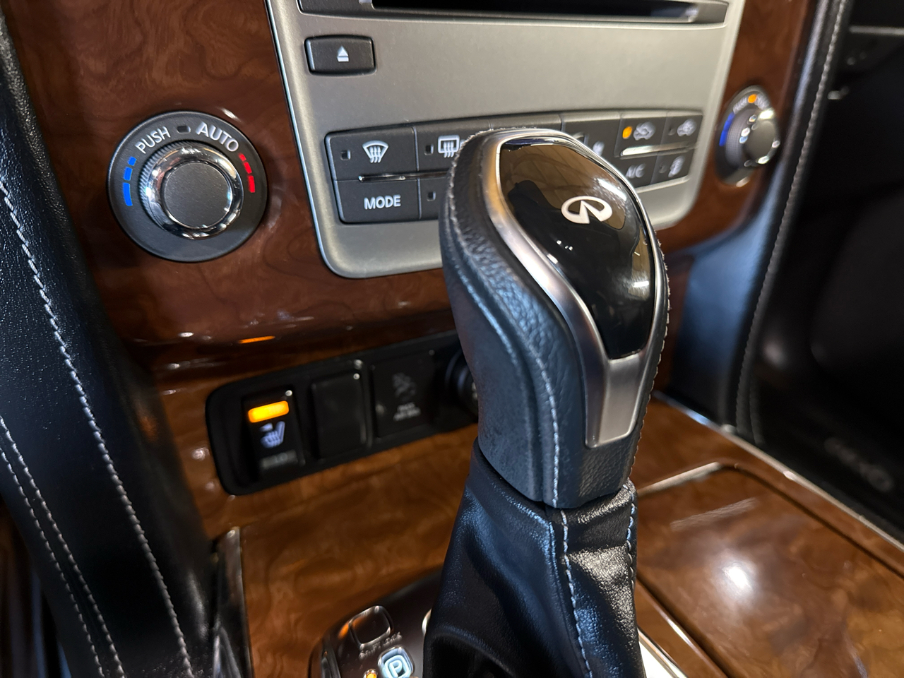 Infiniti QX80 LUXE AWD 2019