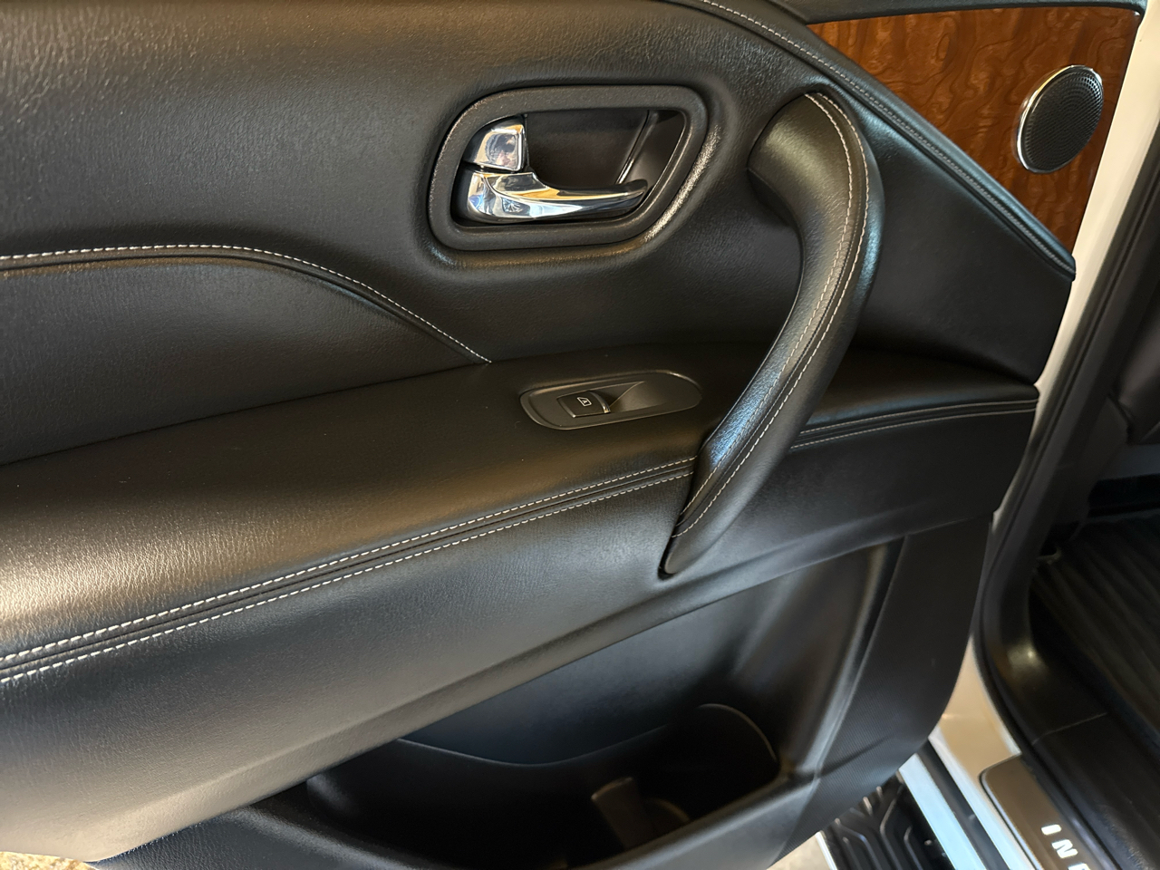 Infiniti QX80 LUXE AWD 2019