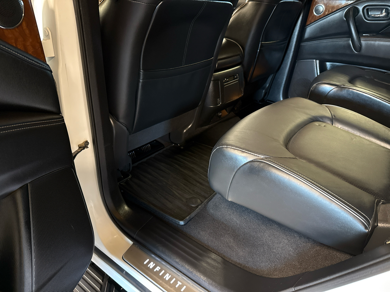 Infiniti QX80 LUXE AWD 2019