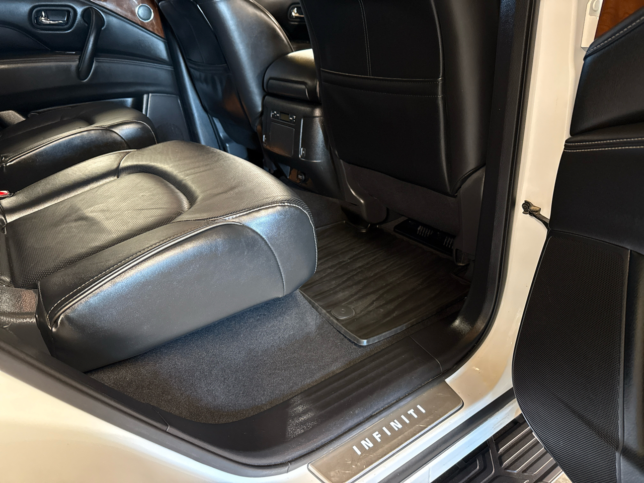 Infiniti QX80 LUXE AWD 2019