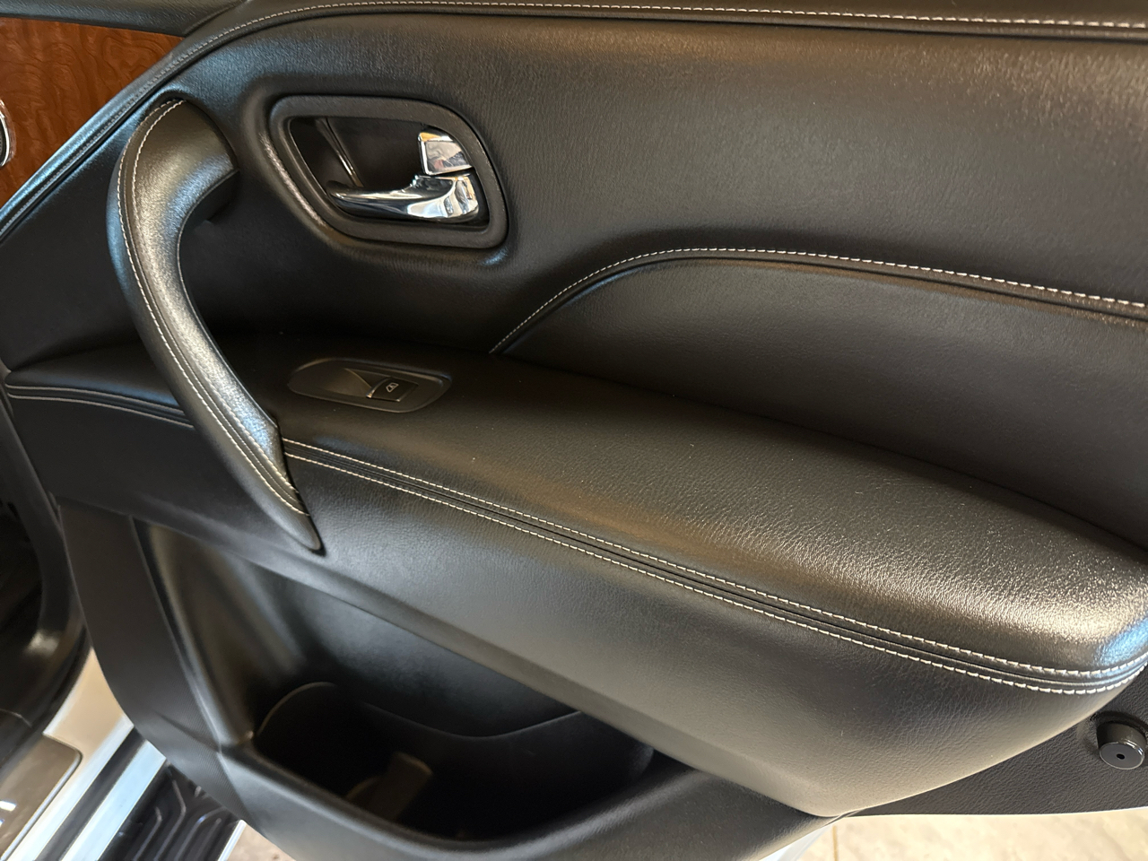 Infiniti QX80 LUXE AWD 2019