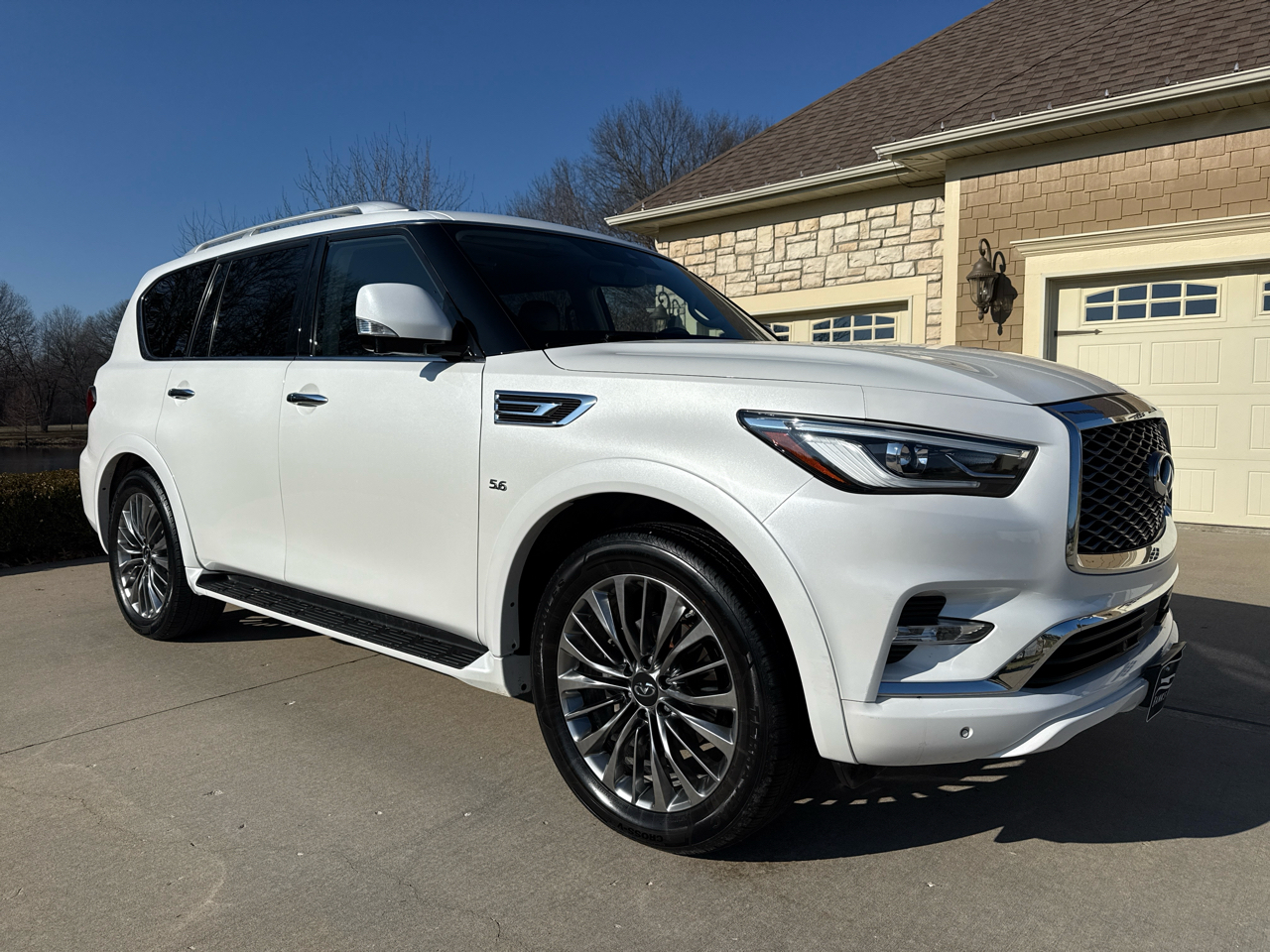 Infiniti QX80 LUXE AWD 2019