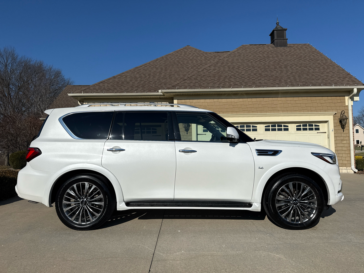 Infiniti QX80 LUXE AWD 2019