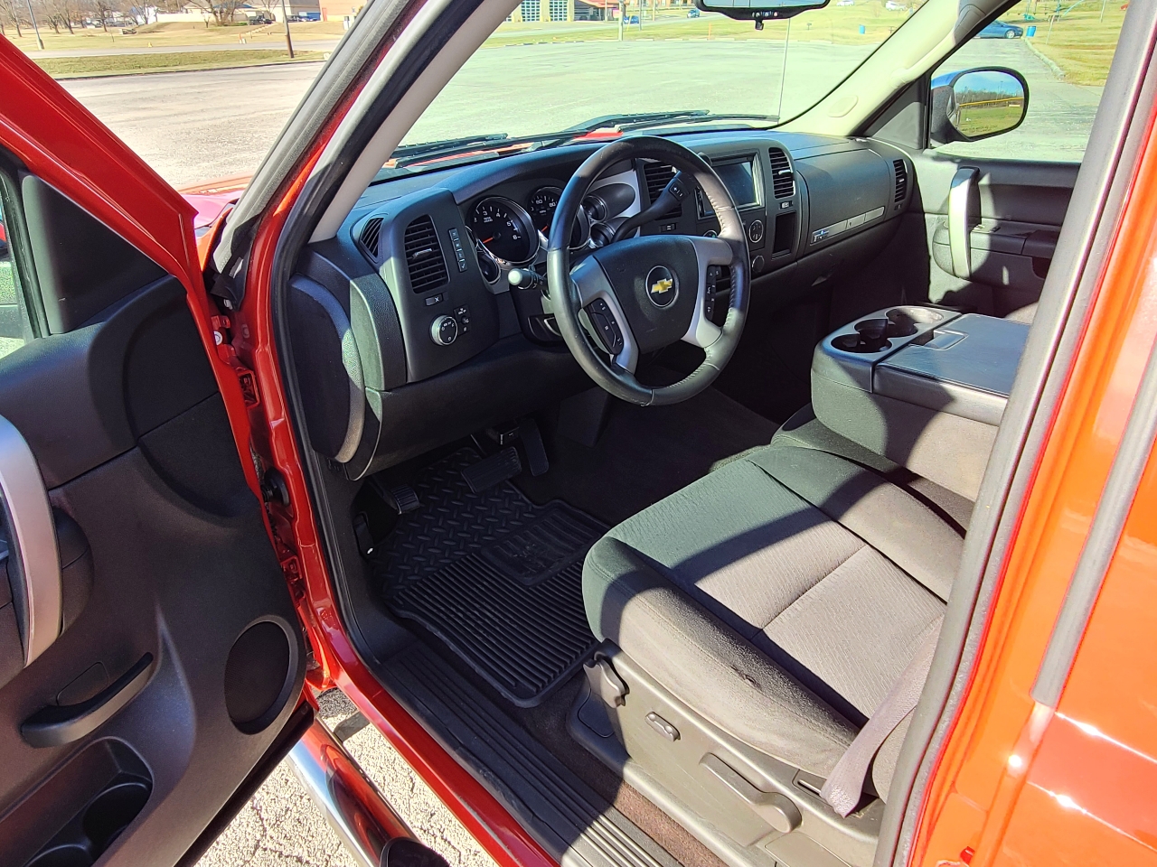 Chevrolet Silverado 1500 1LT Crew Cab 2WD 2011