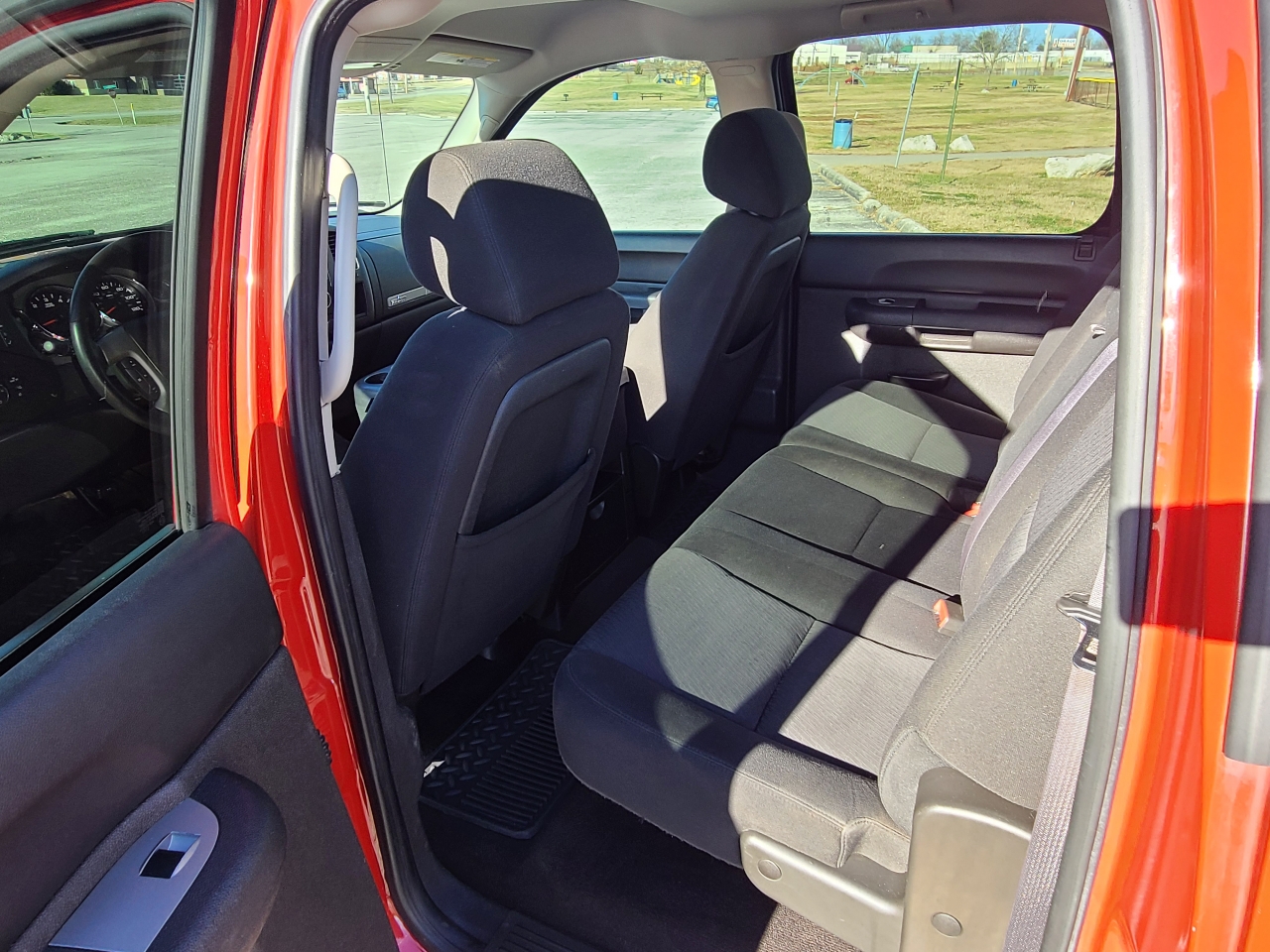 Chevrolet Silverado 1500 1LT Crew Cab 2WD 2011