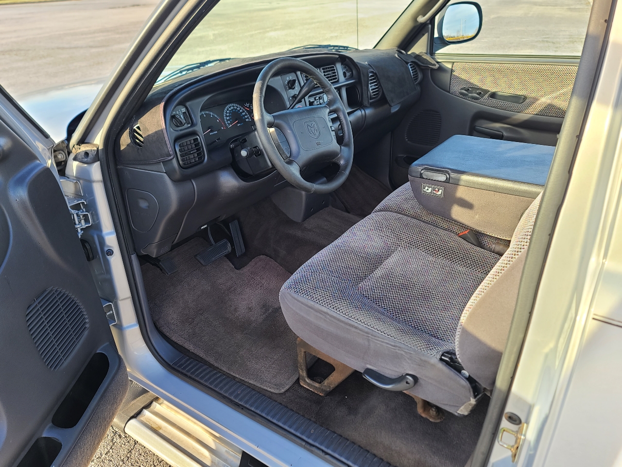 Dodge Ram 1500 Reg. Cab Long Bed 2WD 2000