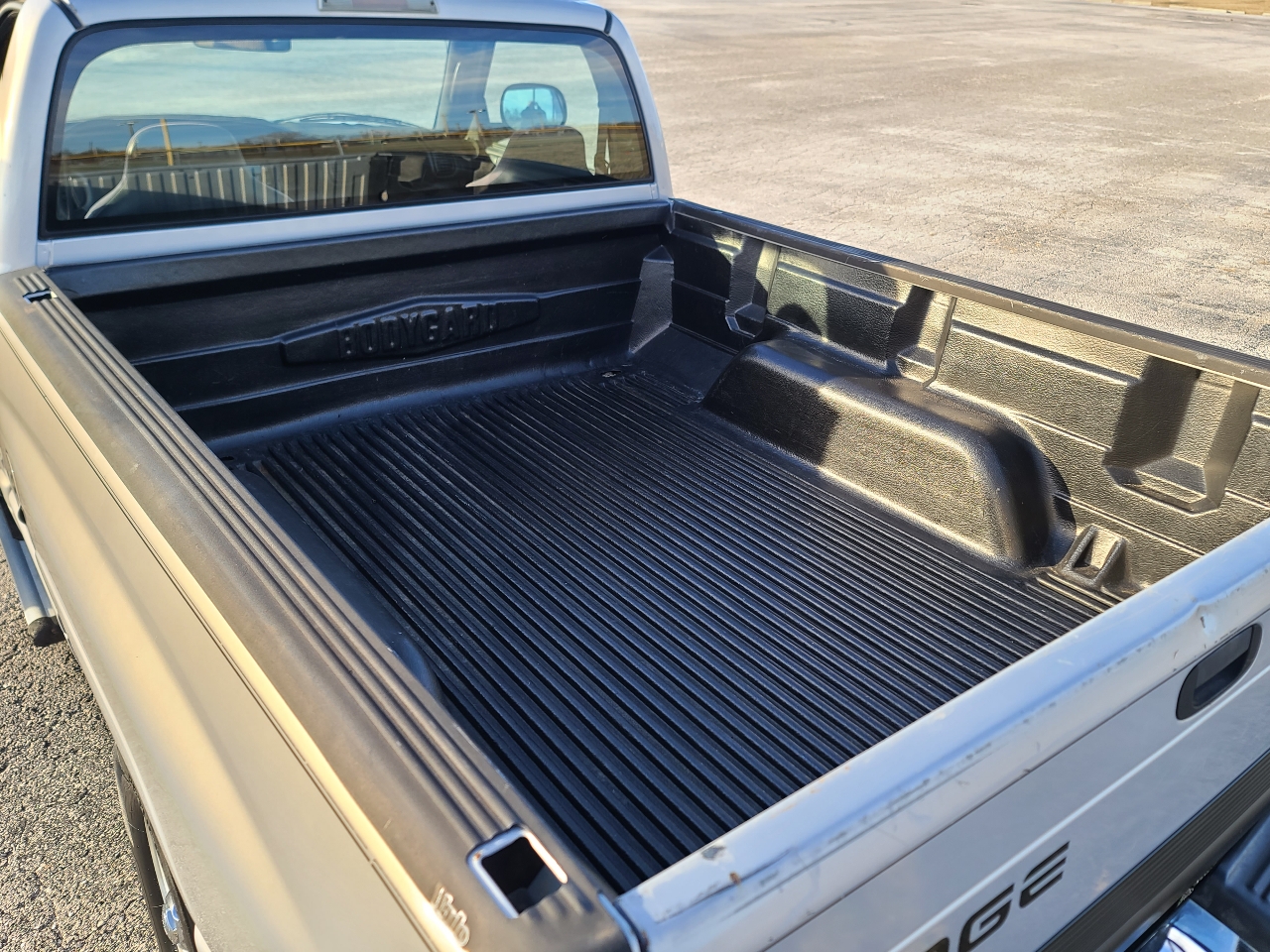 Dodge Ram 1500 Reg. Cab Long Bed 2WD 2000