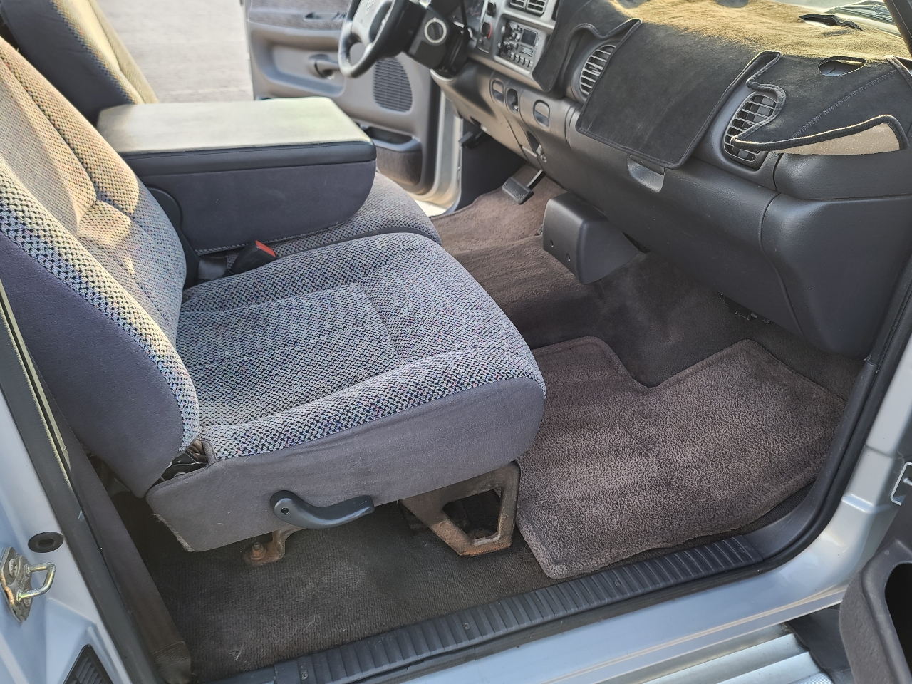 Dodge Ram 1500 Reg. Cab Long Bed 2WD 2000