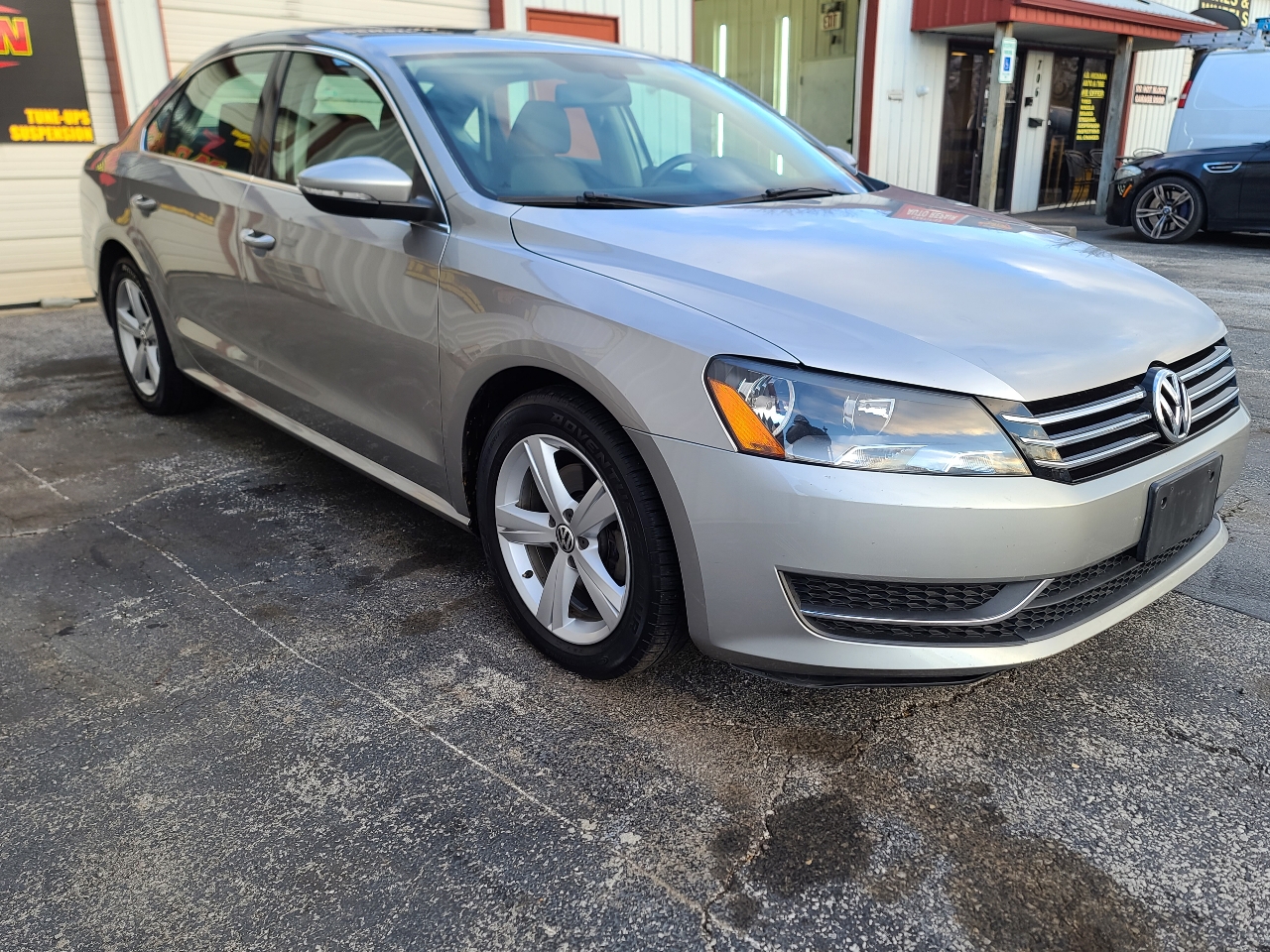 Volkswagen Passat 2.5L SE MT 2012