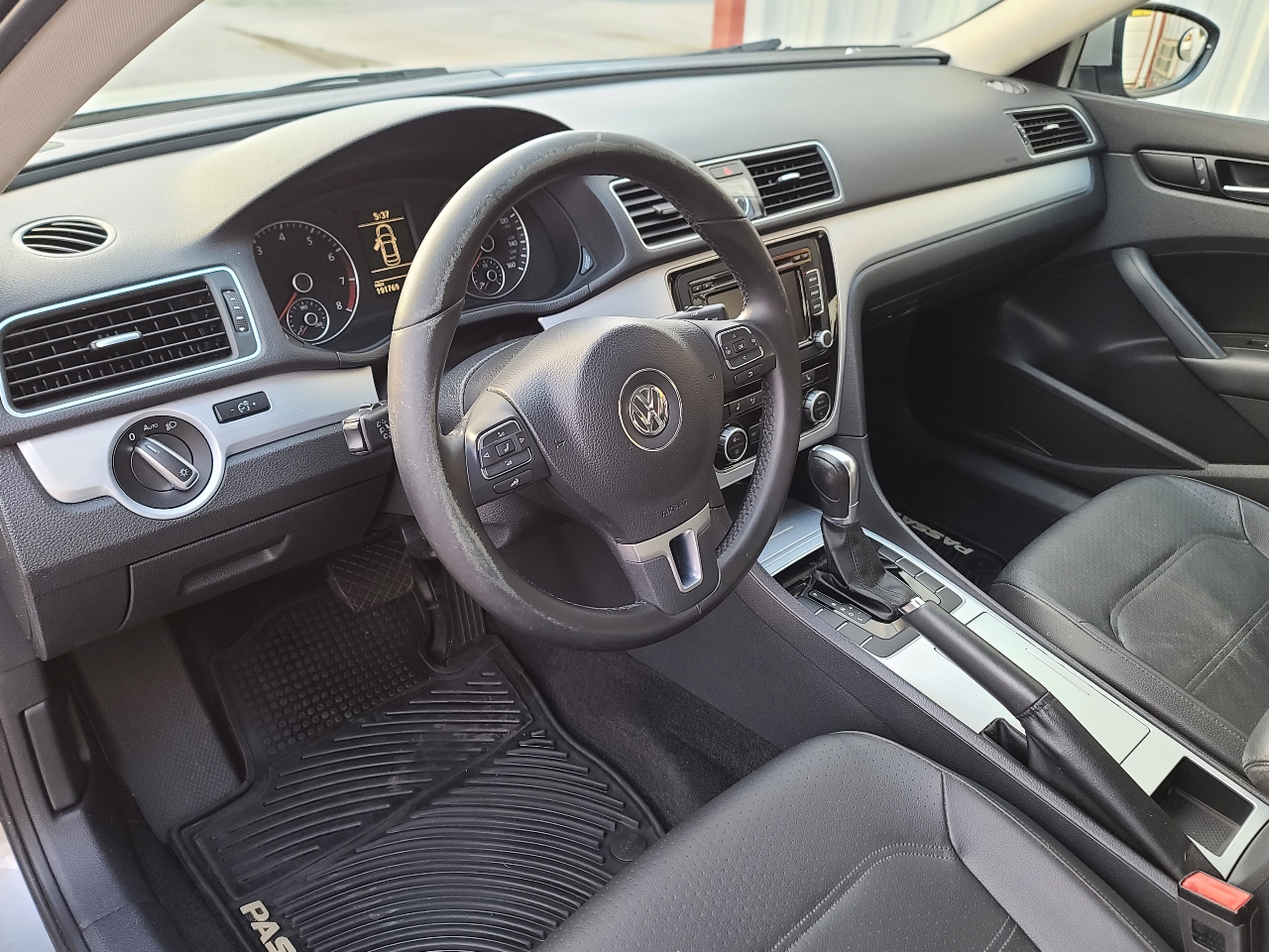 Volkswagen Passat 2.5L SE MT 2012