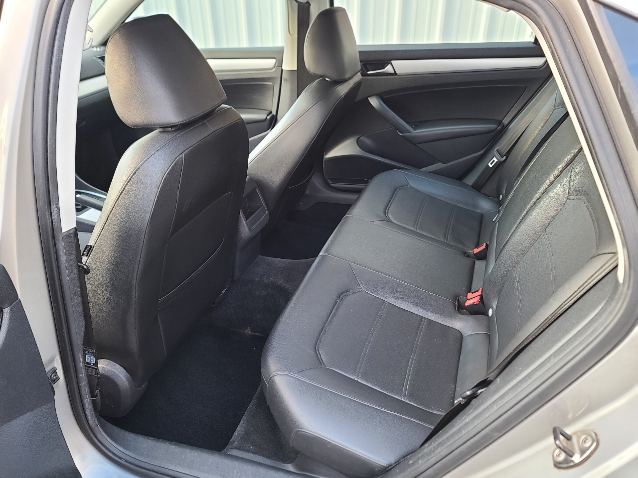 Volkswagen Passat 2.5L SE MT 2012