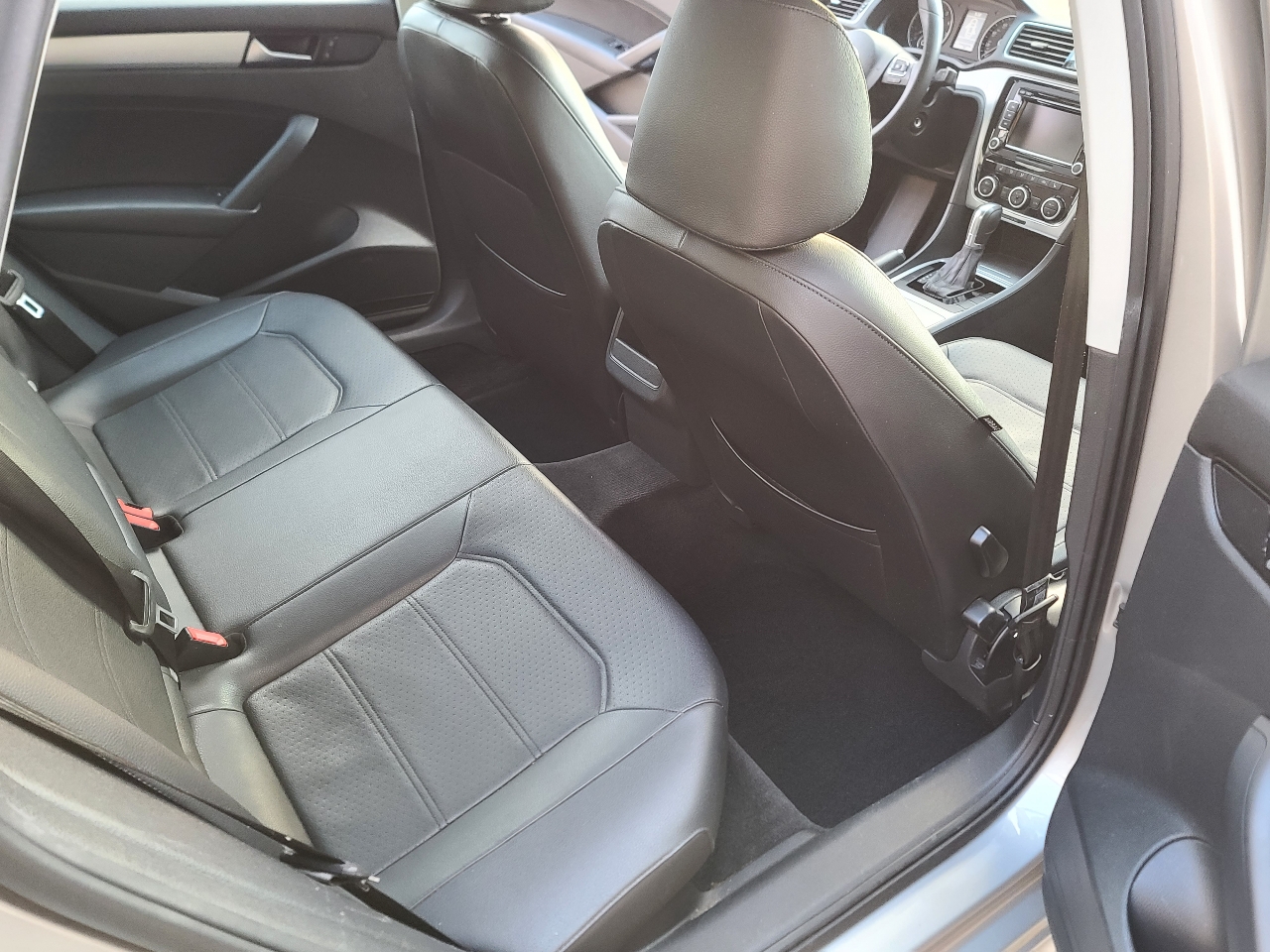 Volkswagen Passat 2.5L SE MT 2012