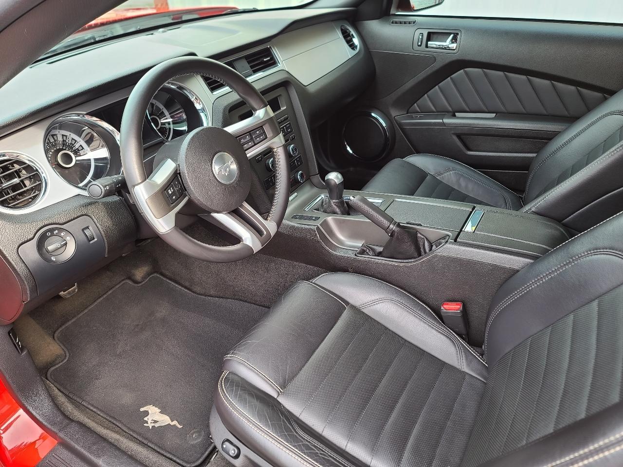 Ford Mustang V6 Coupe 2013