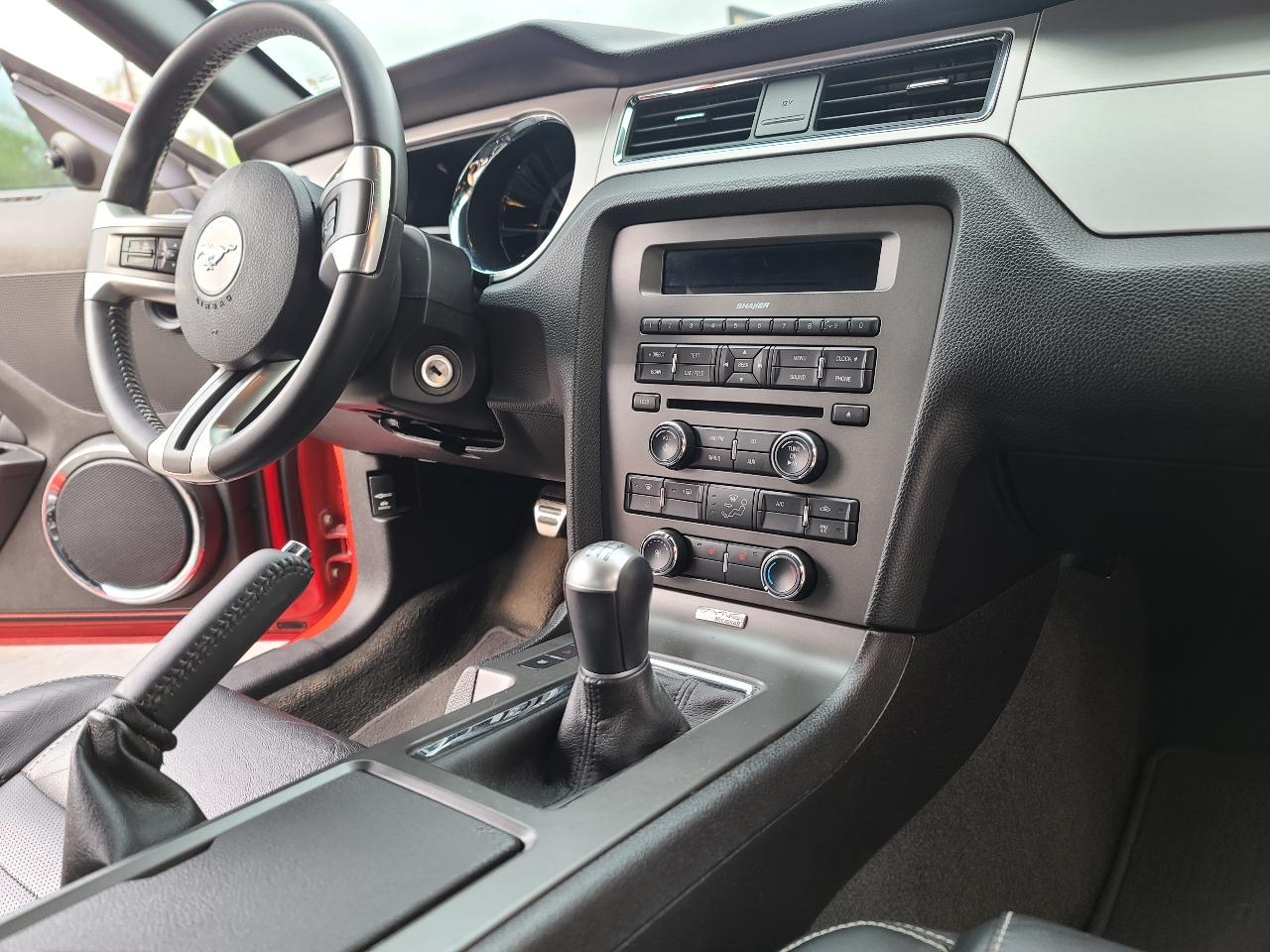 Ford Mustang V6 Coupe 2013