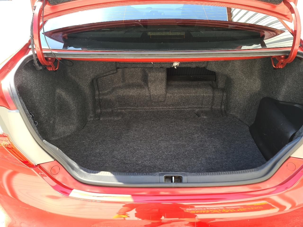 Toyota Camry Hybrid LE 2012
