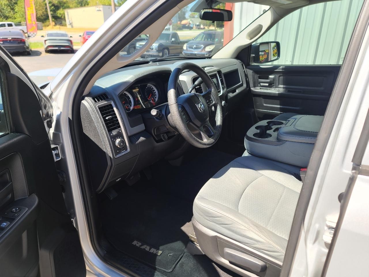 RAM 1500 4WD Reg Cab 140.5" Tradesman 2013