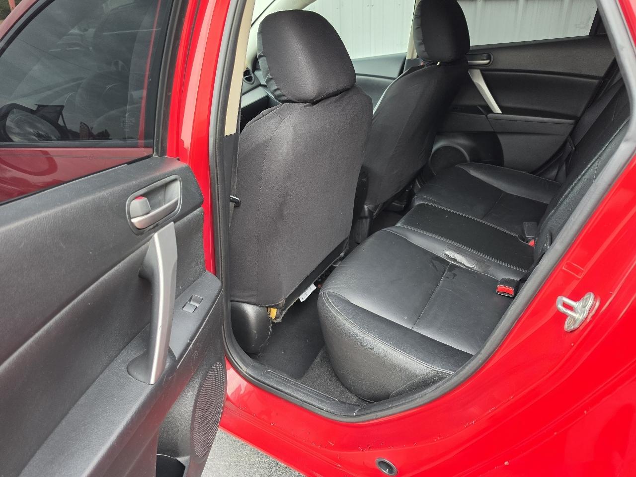 Mazda MAZDA3 i Grand Touring MT 5-Door 2013