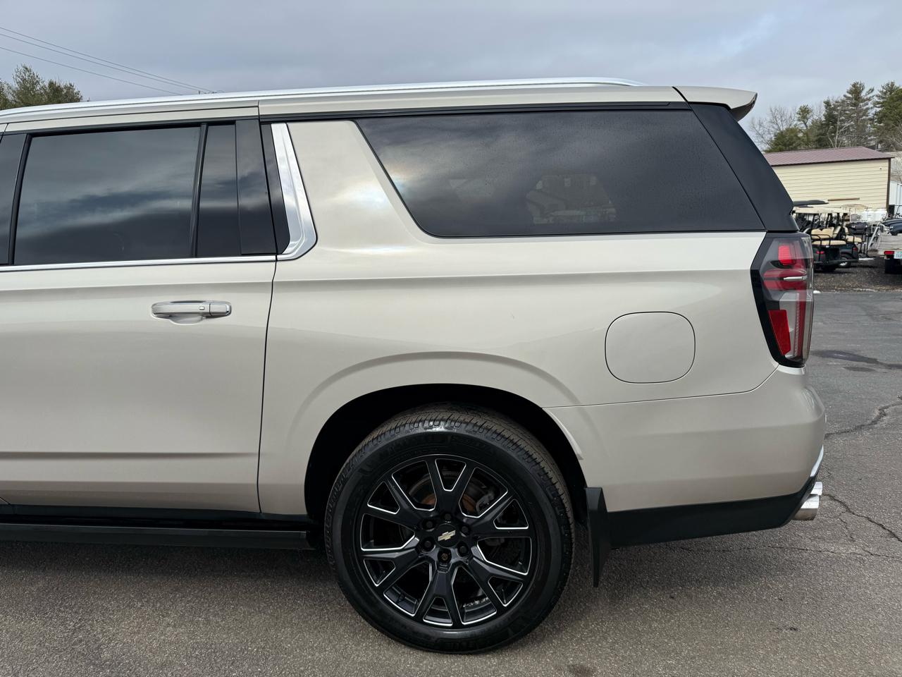 Chevrolet Suburban  2021