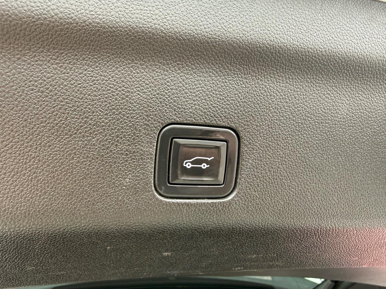 Chevrolet Suburban  2021