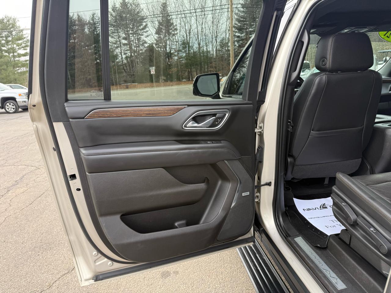 Chevrolet Suburban  2021