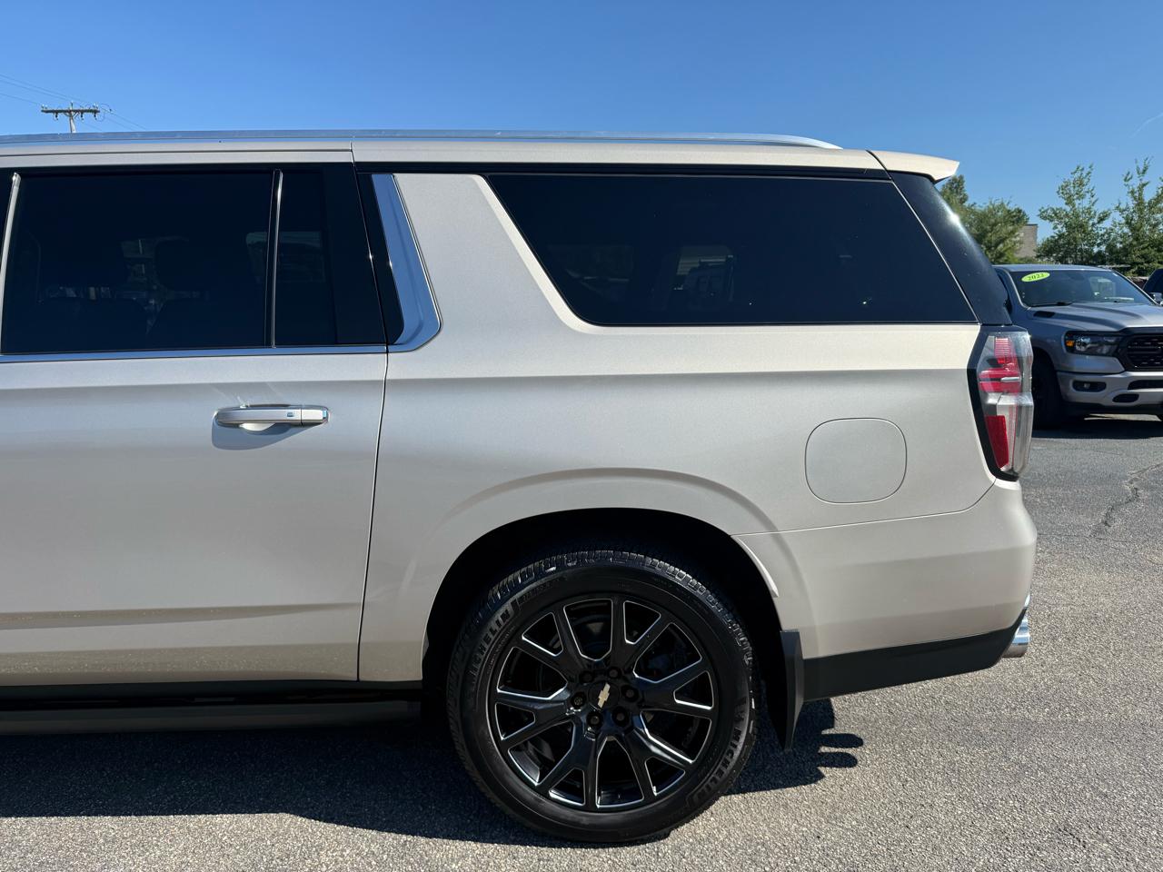 Chevrolet Suburban  2021